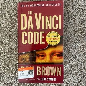 Paperback The Da Vinci Code mystery book